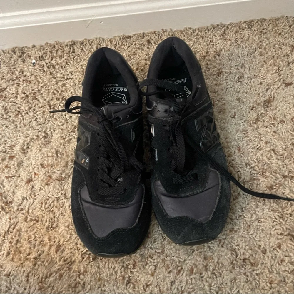 Women’s New Balance 574 Black Onyx Suede Casual Shoes Sneakers size 8
